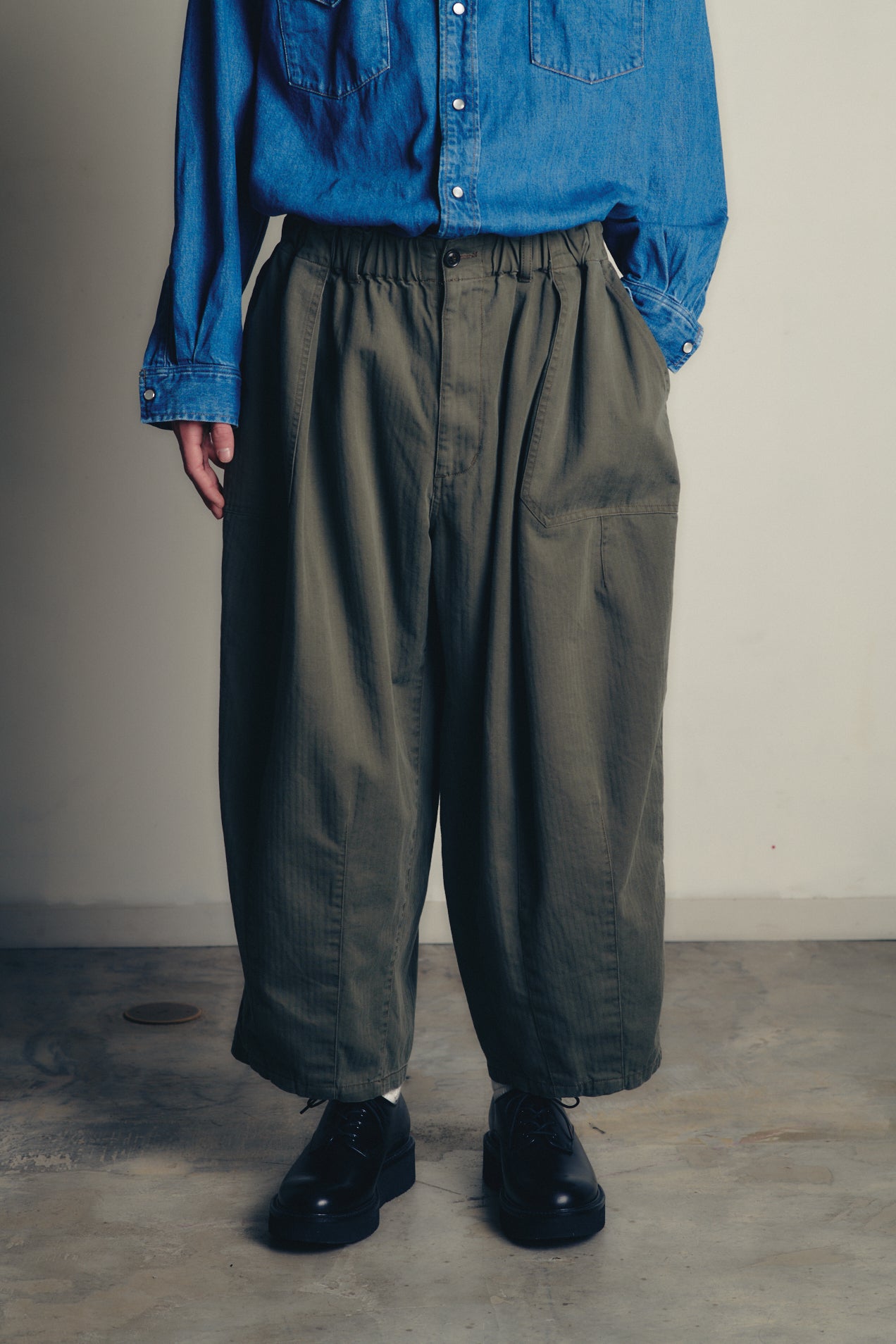 HERRINGBONE BALLOON BAKER PANTS 5