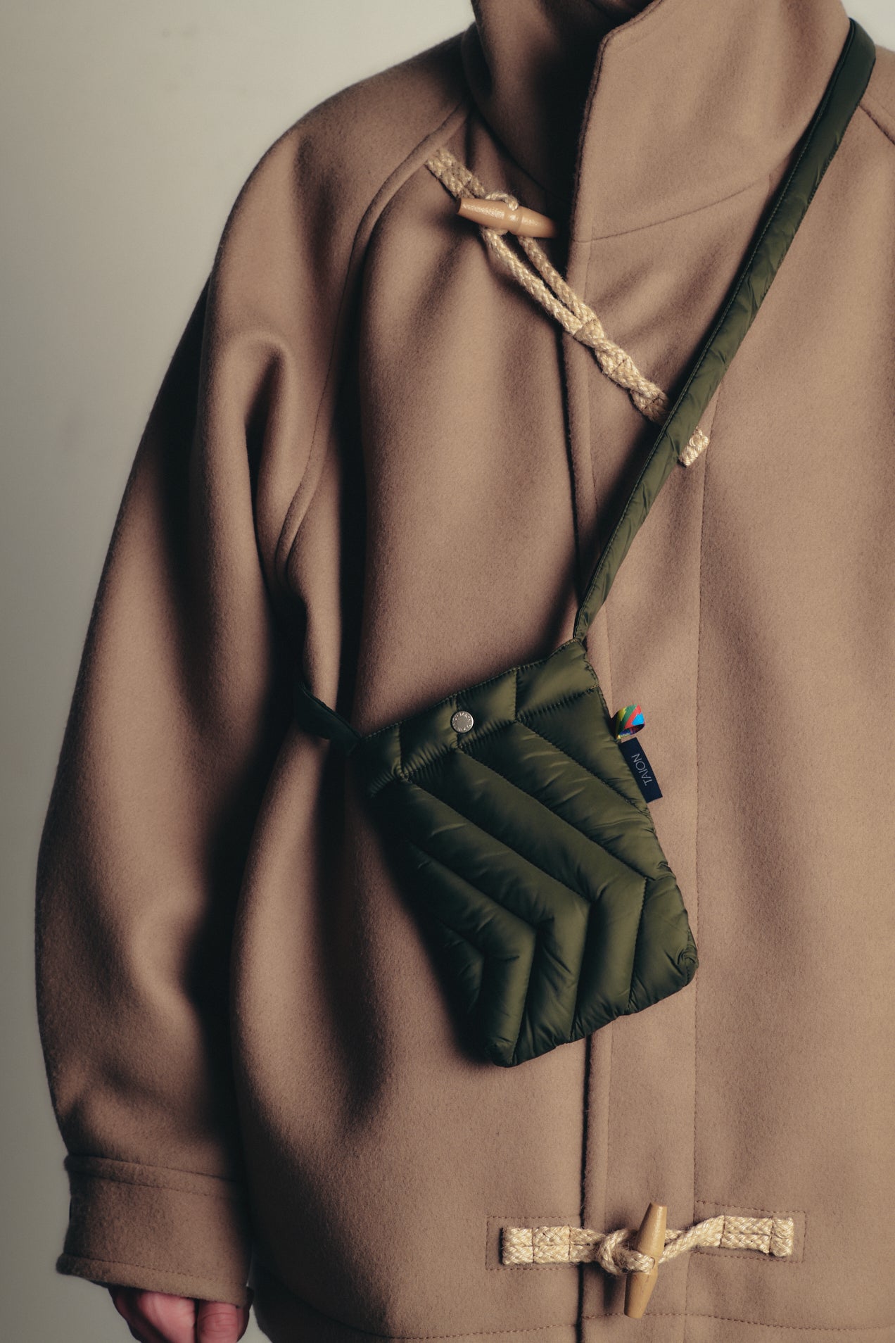 is-ness イズネス　ダッグフーデッドジャケット 30AWJK08 カーキ is-ness イズネス ダッグフーデッドジャケット 30AWJK08 カーキ