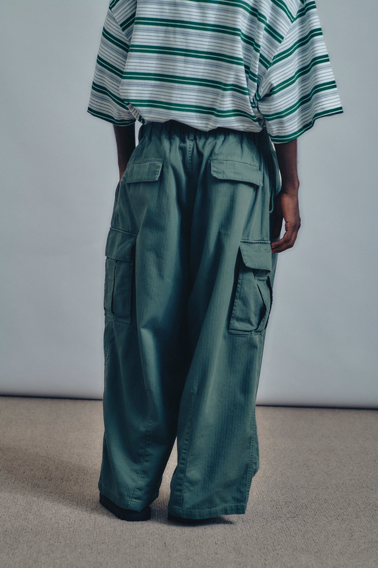 is-ness WIDE 6PK PANTS カーゴパンツ is-ness/イズネス】から WIDE 6PK PANTS/ワイド6ポケットパンツ入荷